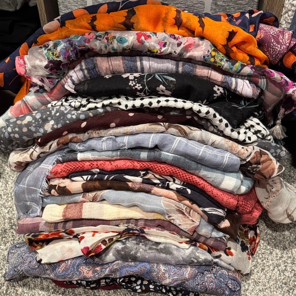 Accessories - Bundle of Scarves